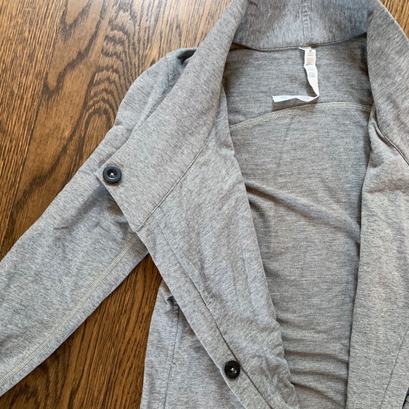 Lululemon Size 2 Wrap Sweater in Grey - Picture 2 of 5